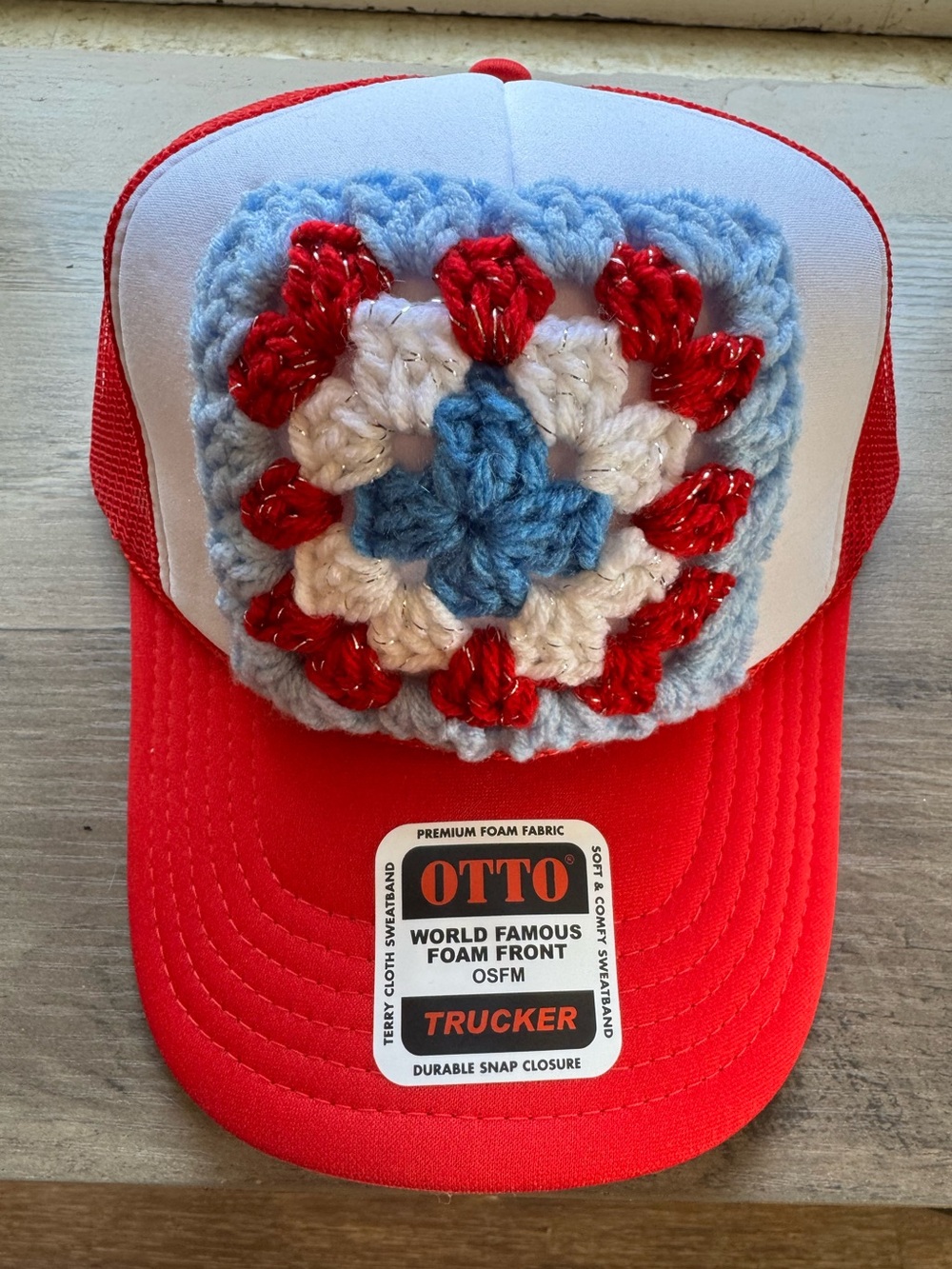 OTTO Red White Trucker Hat with Handmade Crochet Granny Square Patch NWT - Picture 3 of 3